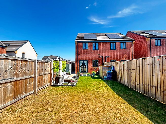 6 Flanshaw Field Drive, Wakefield